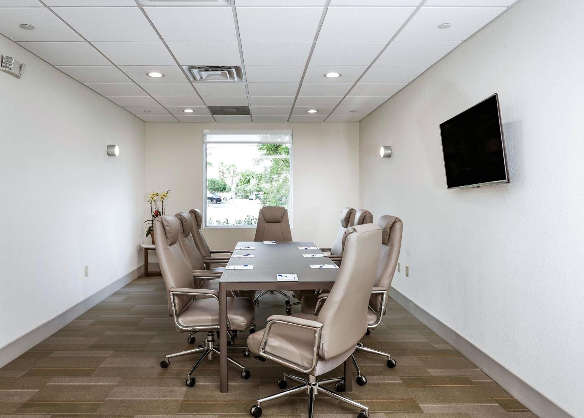 Holiday Inn Express & Suites Lantana By Ihg Buitenkant foto