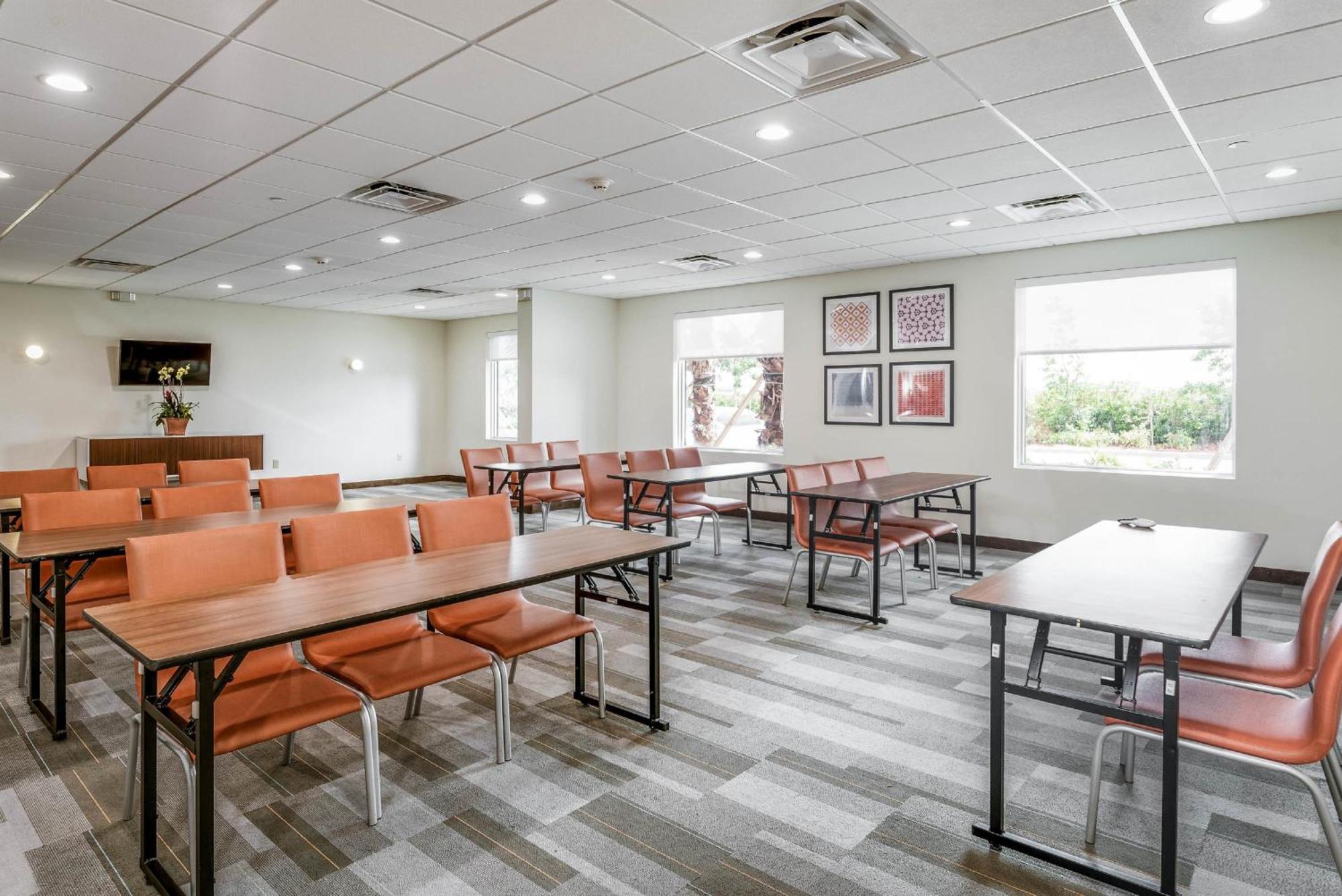 Holiday Inn Express & Suites Lantana By Ihg Buitenkant foto